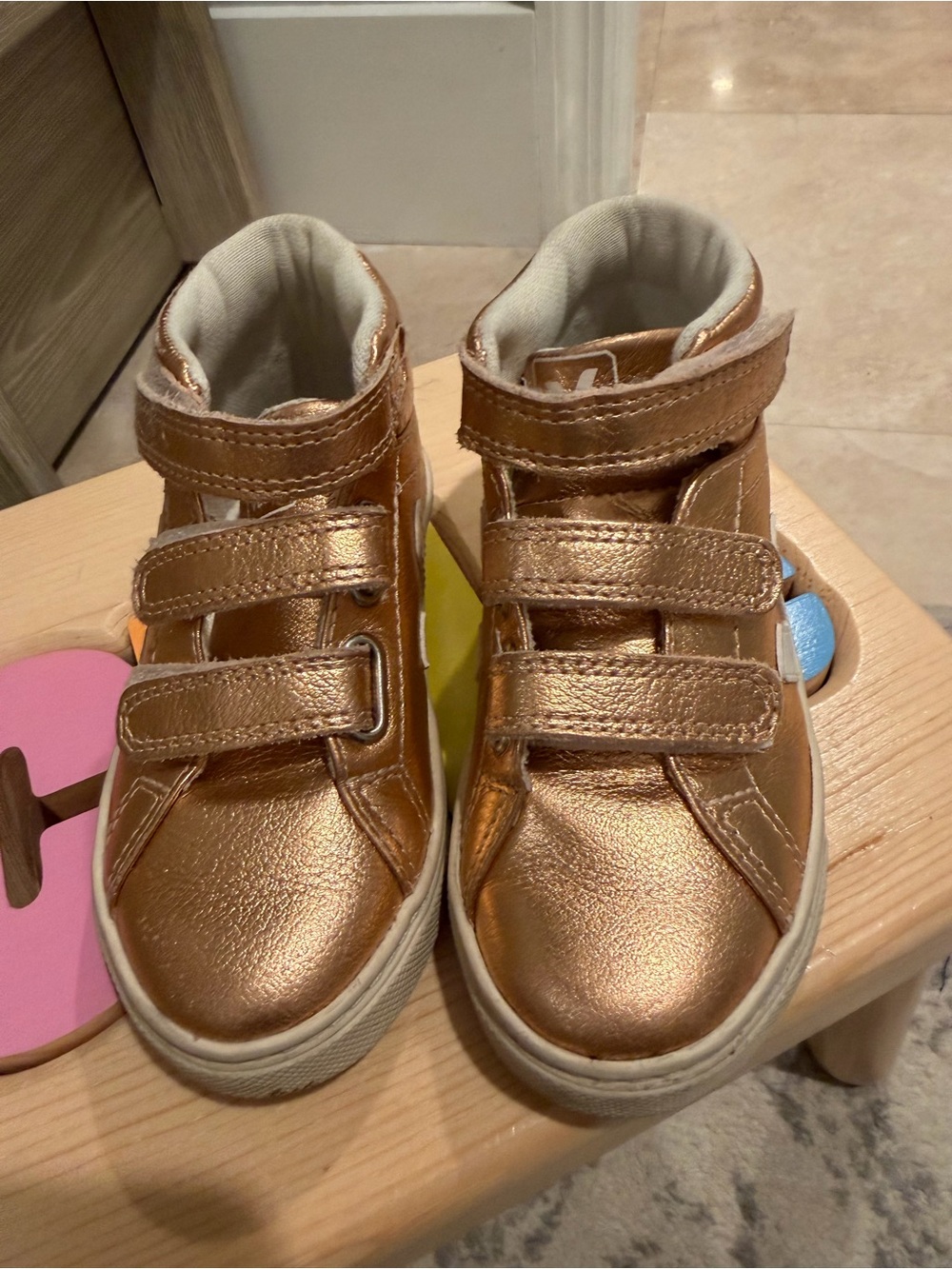 Veja Kids Copper Metallic High-Top Sneakers with White V - Picture 2 of 4